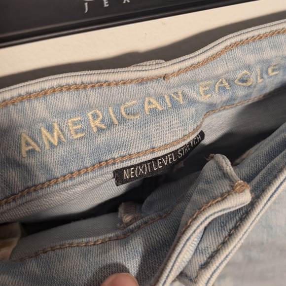American Eagle Shorts Light Wash Button Fly size 8 - Picture 6 of 9